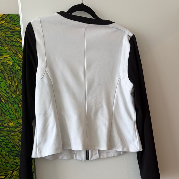 Torrid Black and White Contrast Zip-Up Top - Picture 5 of 5